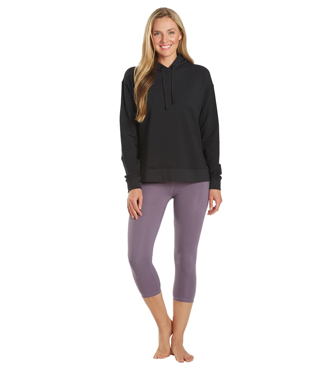 Uphold Solid High Waisted Capri Leggings With Pockets 21" Uphold Solid High Waisted Capri Leggings With Pockets 21"