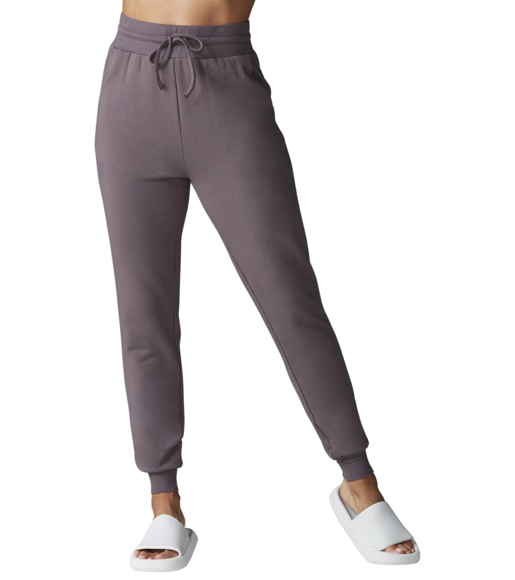 High Waisted Fitted Jogger What Makes a Yoga Top Worthy of Your Downward Dog Right Now
